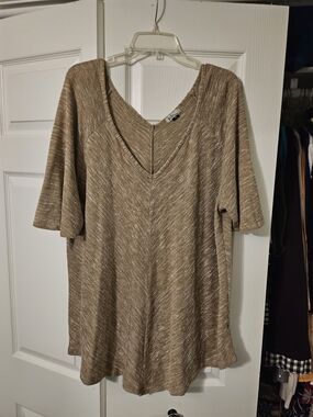Women's Tan V-Neck Short Sleeve Knit Top